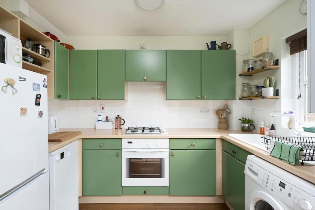 Victoria Park 2 Bedroom House W/ Garden & Parking Londra Dış mekan fotoğraf