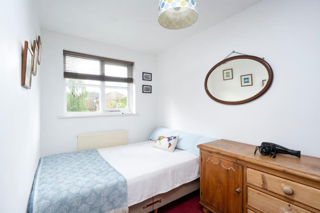 Victoria Park 2 Bedroom House W/ Garden & Parking Londra Dış mekan fotoğraf