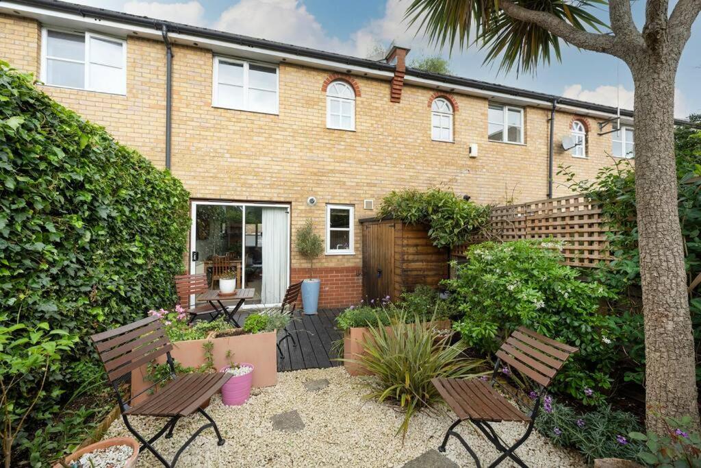 Victoria Park 2 Bedroom House W/ Garden & Parking Londra Dış mekan fotoğraf