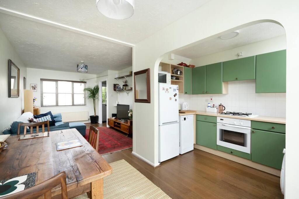 Victoria Park 2 Bedroom House W/ Garden & Parking Londra Dış mekan fotoğraf